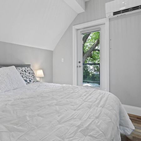 Entire 1 Bedroom Apartment Across From Google - Br5 كيتشنر المظهر الخارجي الصورة
