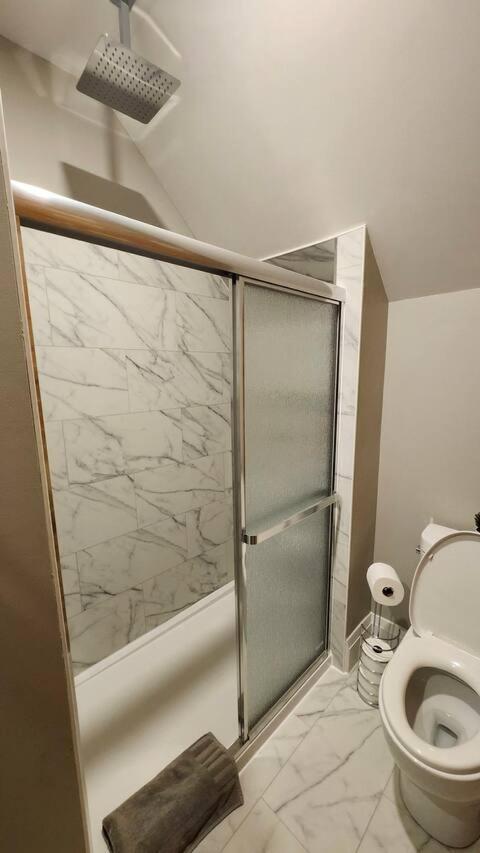 Entire 1 Bedroom Apartment Across From Google - Br5 كيتشنر المظهر الخارجي الصورة