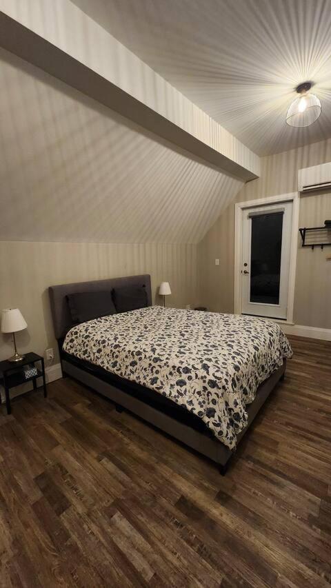 Entire 1 Bedroom Apartment Across From Google - Br5 كيتشنر المظهر الخارجي الصورة